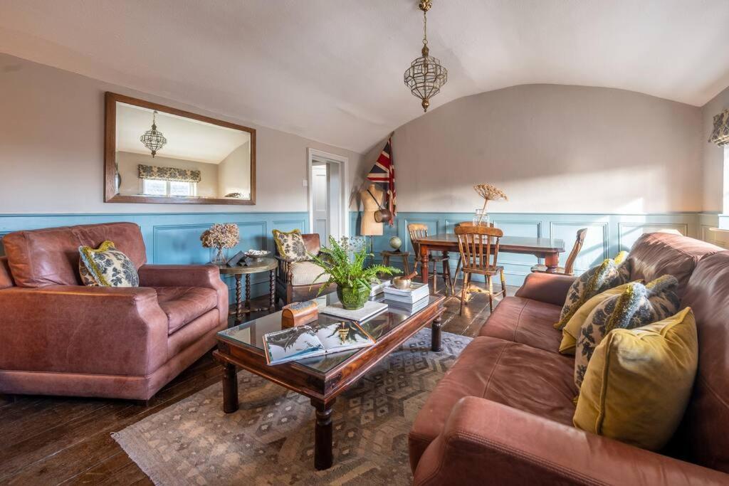 Sarah'S - A Townhouse Apartment In Georgian Holt هولت المظهر الخارجي الصورة