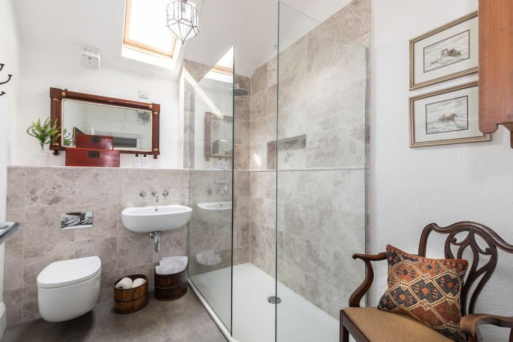 Sarah'S - A Townhouse Apartment In Georgian Holt هولت المظهر الخارجي الصورة