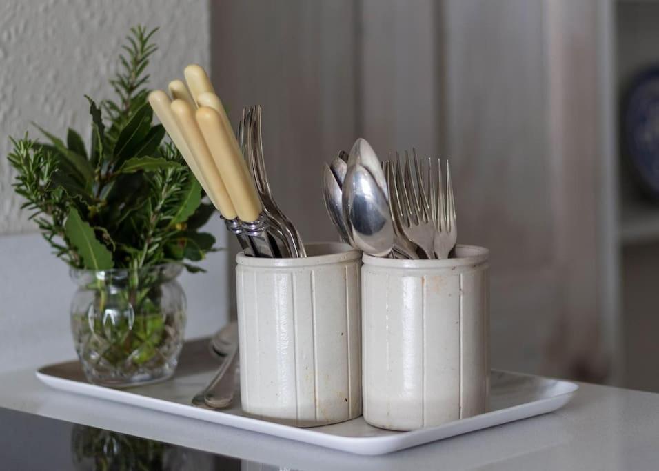 Sarah'S - A Townhouse Apartment In Georgian Holt هولت المظهر الخارجي الصورة