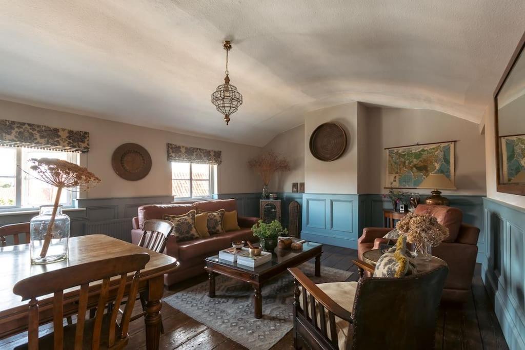 Sarah'S - A Townhouse Apartment In Georgian Holt هولت المظهر الخارجي الصورة