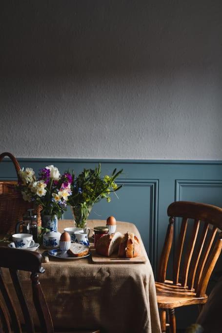 Sarah'S - A Townhouse Apartment In Georgian Holt هولت المظهر الخارجي الصورة