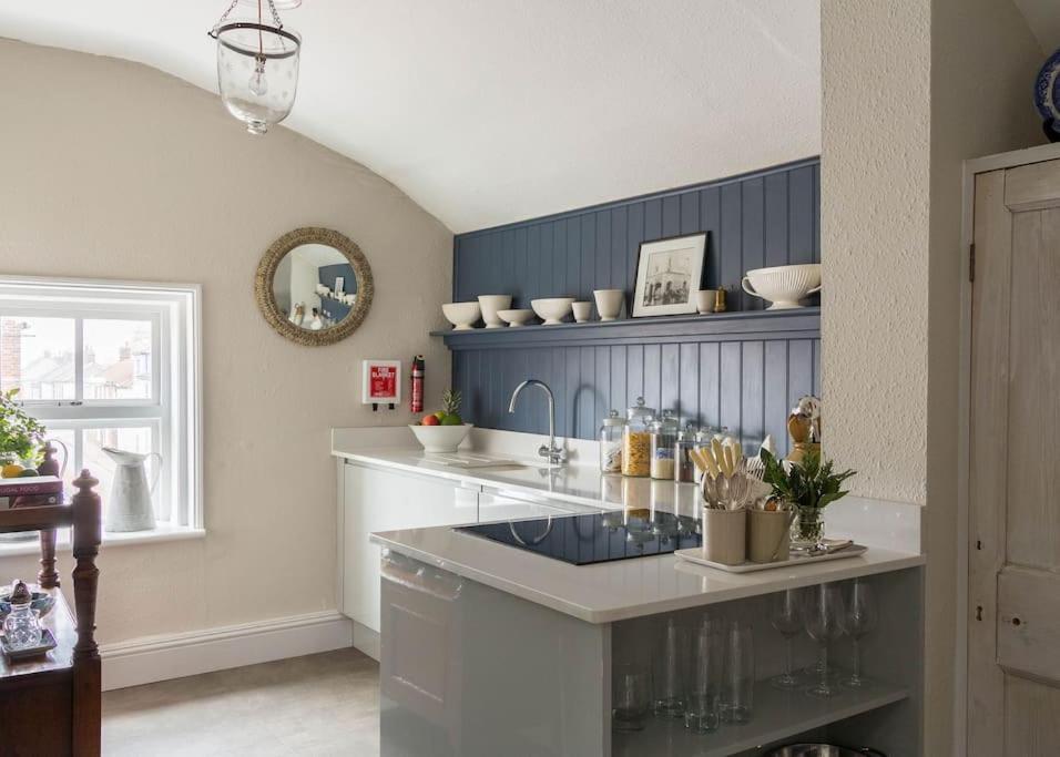 Sarah'S - A Townhouse Apartment In Georgian Holt هولت المظهر الخارجي الصورة