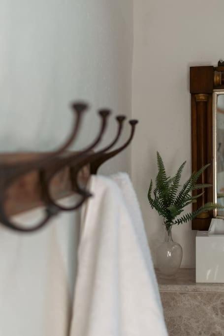 Sarah'S - A Townhouse Apartment In Georgian Holt هولت المظهر الخارجي الصورة
