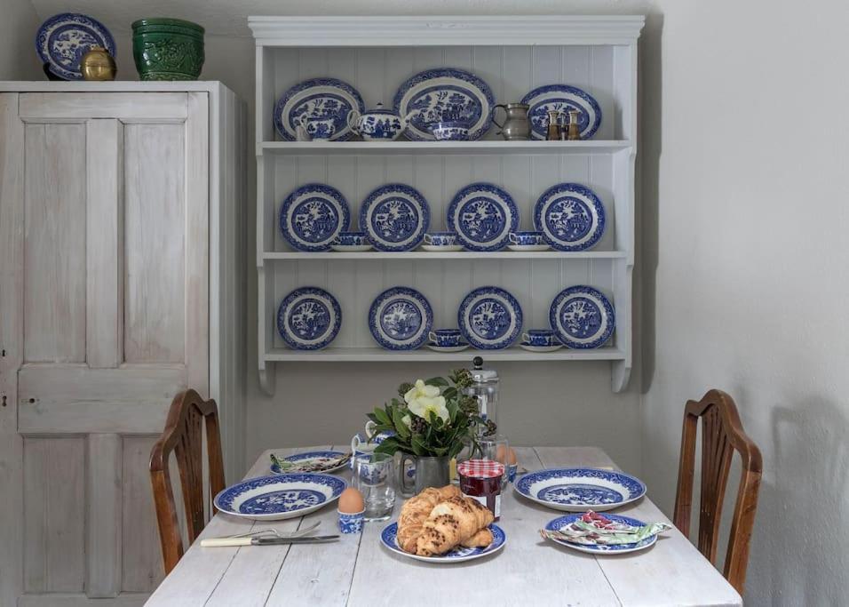 Sarah'S - A Townhouse Apartment In Georgian Holt هولت المظهر الخارجي الصورة