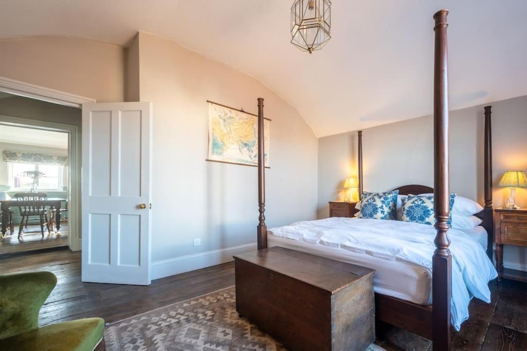 Sarah'S - A Townhouse Apartment In Georgian Holt هولت المظهر الخارجي الصورة